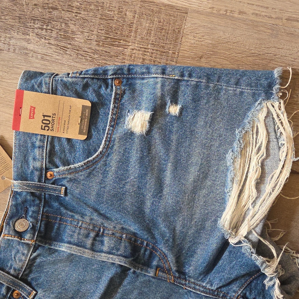 Levi's Distressed Shorts - Picture 2 of 9